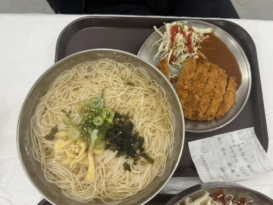 땅파서 장사하는듯한 국수집_1.webp