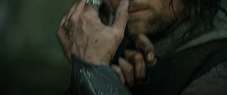 반지의제왕) 영화판에서 상당히 의미심장한 장면_5.webp