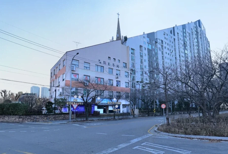 독특한 디자인의 아파트 설계 사유_9.webp