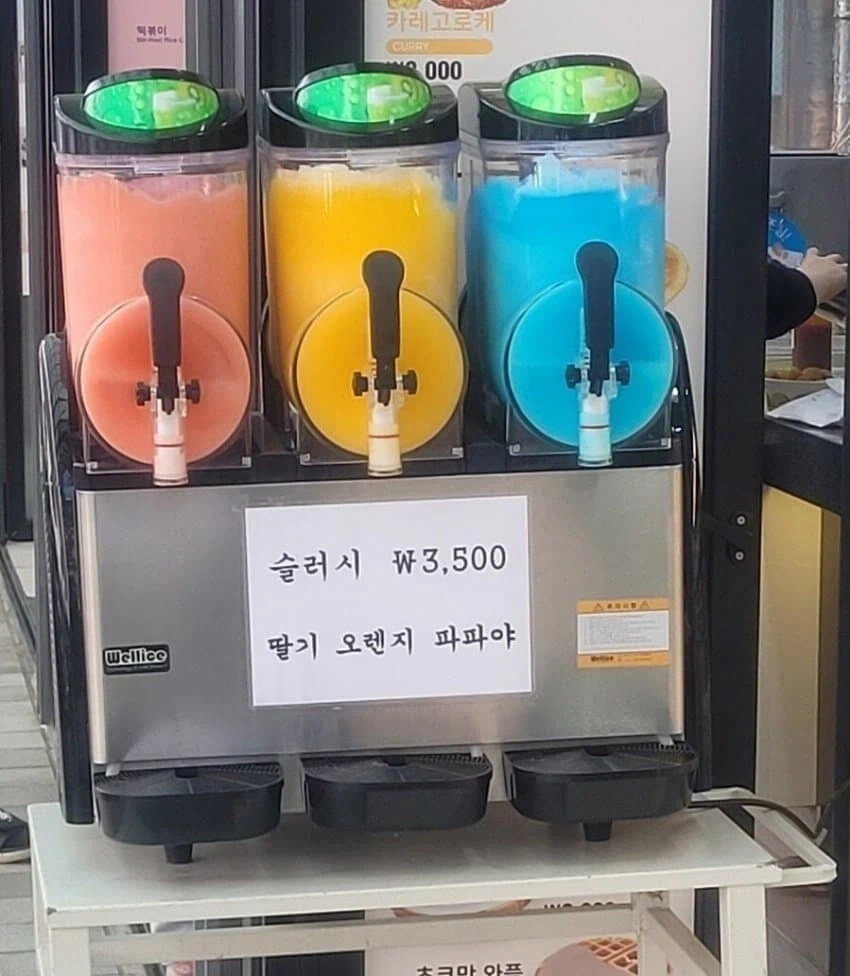 애니 굿즈가 돈이 되는 이유_1.webp