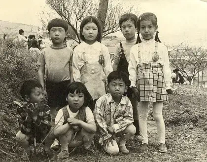 혼자 다른 세기에서 온듯한 황신혜누님_1.webp