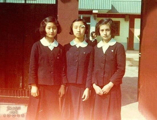 혼자 다른 세기에서 온듯한 황신혜누님_3.webp