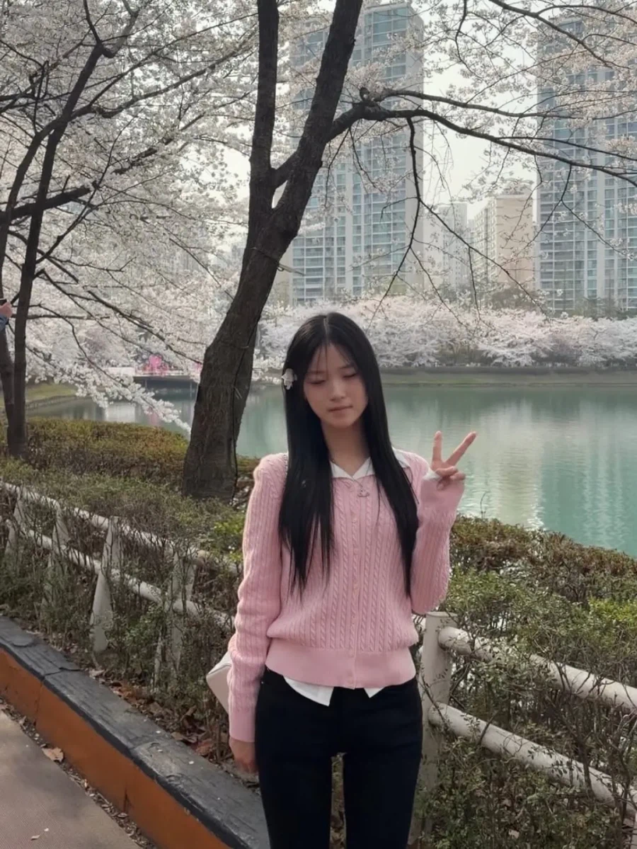 벚꽃 구경 간 최가온 선수_1.webp