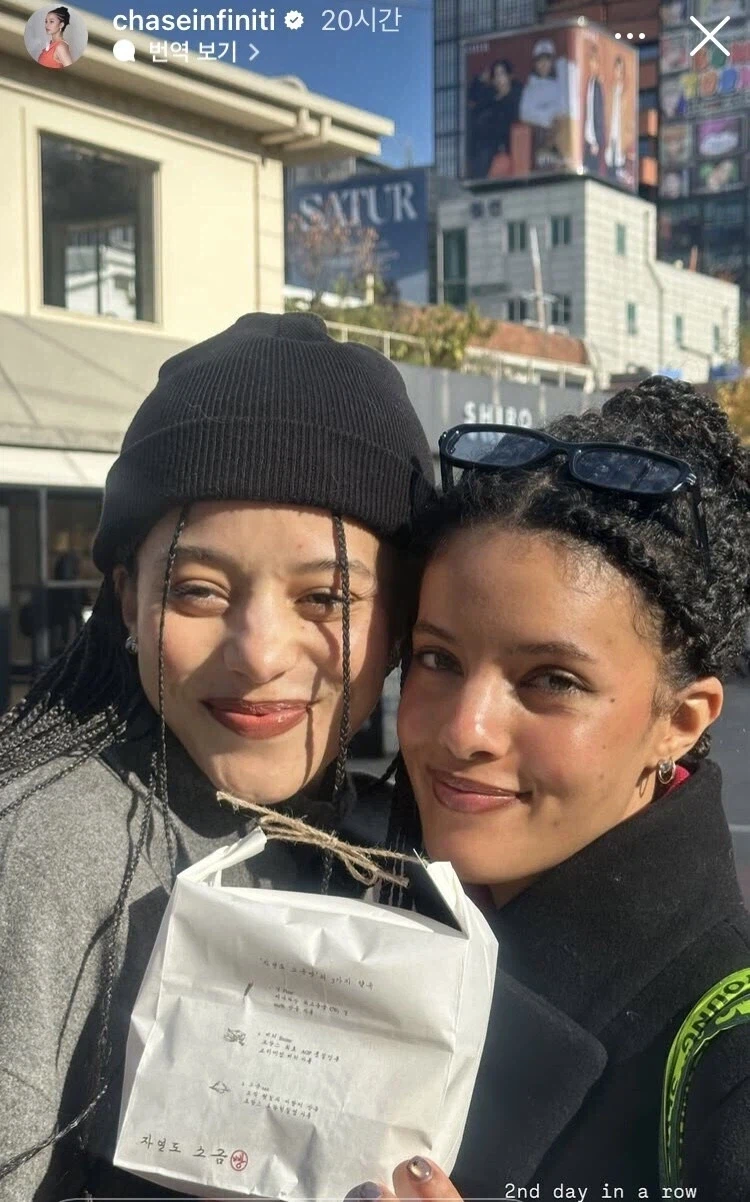 해외셀럽이 방한하면 기묘할정도로 자주 사가는 물건_2.webp