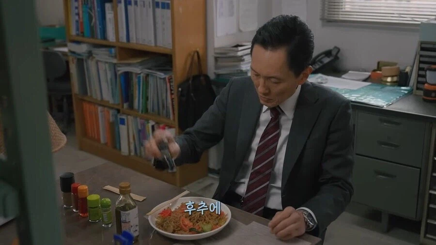 고독한미식가) 이노가시라 고로의 야끼소바 대참사_16.webp