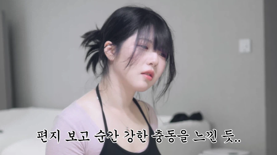 유튜브) 아내에게 만우절 전여친 장난 치다가 바람핀게 되버린 남편_17.webp