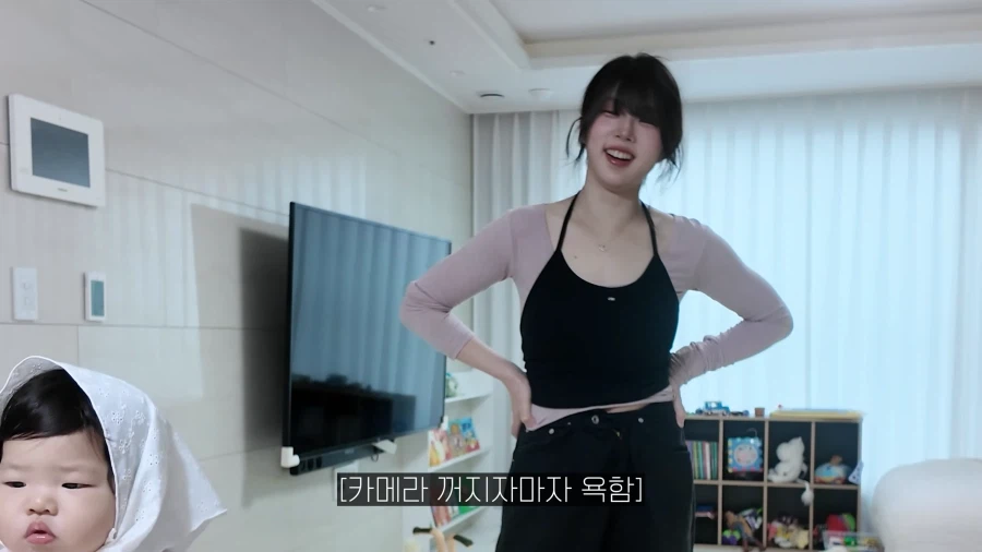 유튜브) 아내에게 만우절 전여친 장난 치다가 바람핀게 되버린 남편_52.webp