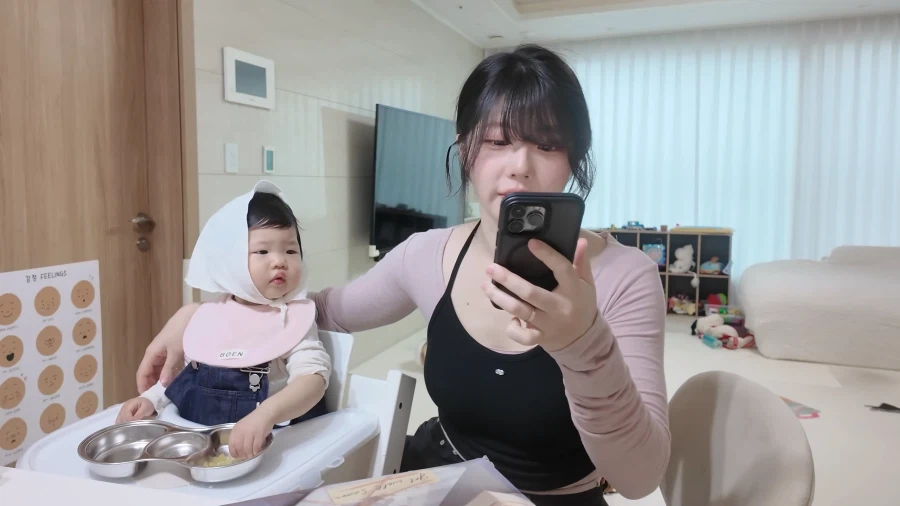 유튜브) 아내에게 만우절 전여친 장난 치다가 바람핀게 되버린 남편_62.webp