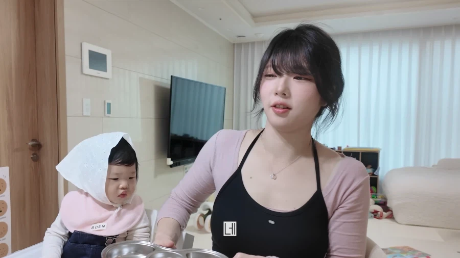 유튜브) 아내에게 만우절 전여친 장난 치다가 바람핀게 되버린 남편_72.webp