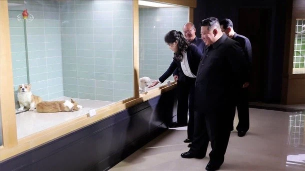 평양 애완동물 상점 시찰한 김정은 김주애.jpg_4.webp