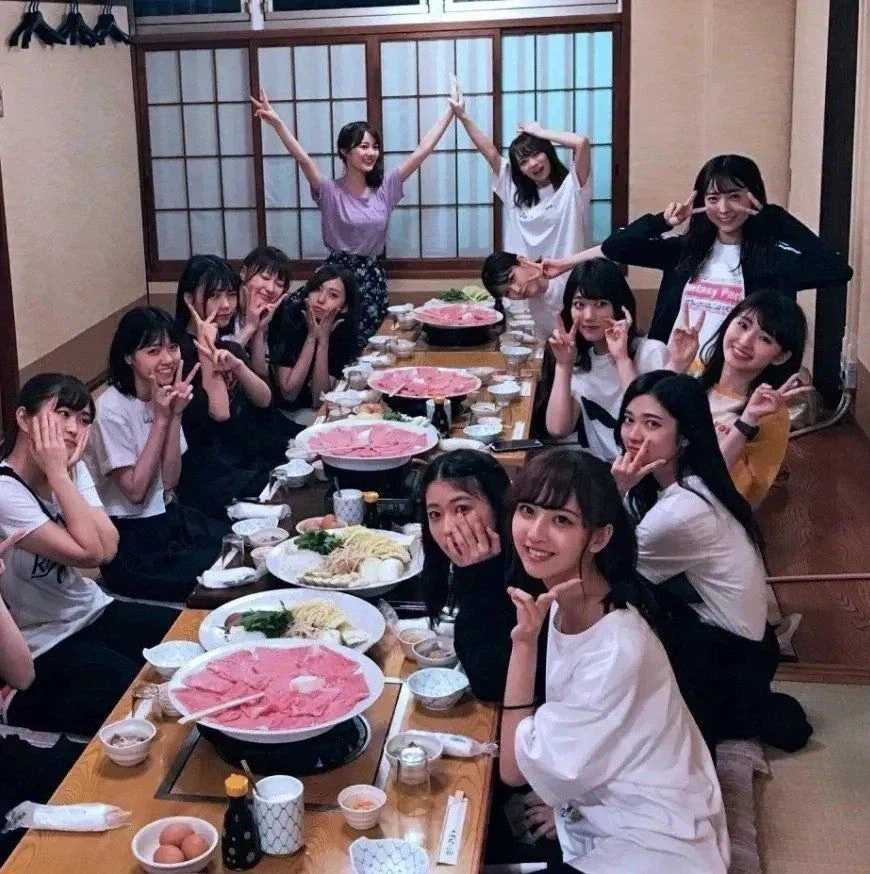 ???: 야 오라고 했다고 진짜 왔어_1.webp