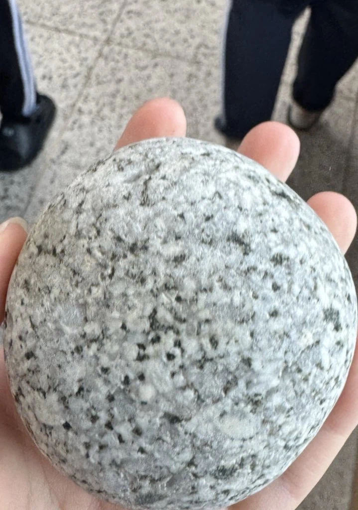 의외로 짱돌처럼 보일수 있는것_1.webp