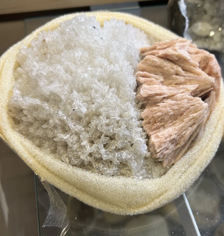 수석 가게에서 발견한 돌.jpg_2.webp