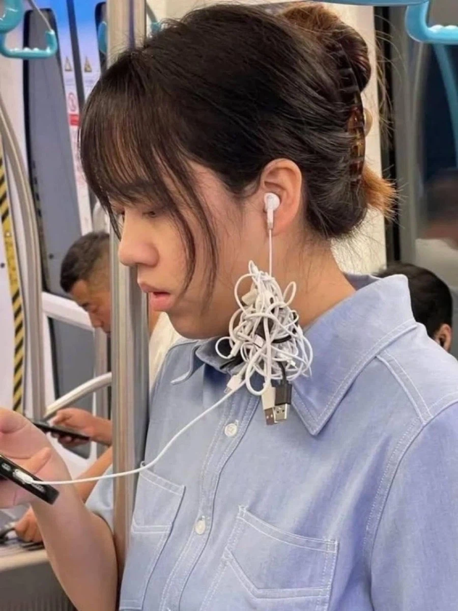 남이 이어폰을 무선 안 쓰고 유선 쓴다고 님이 왜 상관이죠??_1.webp