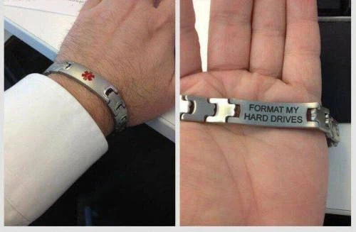 유언을 새긴 팔찌.jpg_1.webp