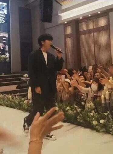 유재석이 사회봐도 못 이긴다는 결혼식.jpg_2.webp