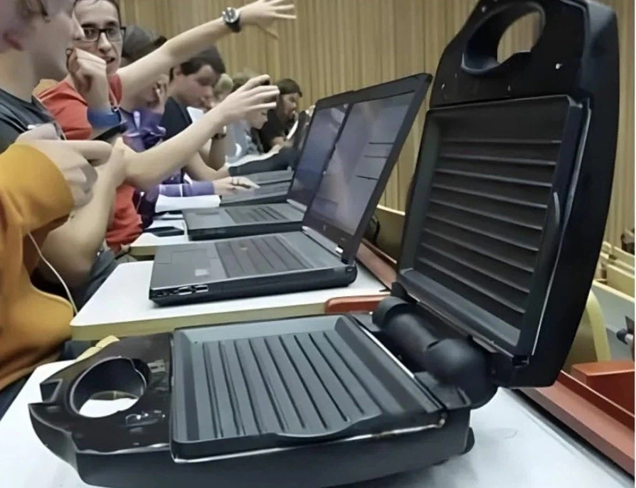 허 씨 분명 노트북이였는데_1.webp