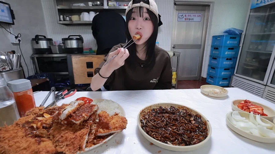 유튜브) 쯔양 영상에 나온 중국집 돈까스 개맛있겠네_8.webp