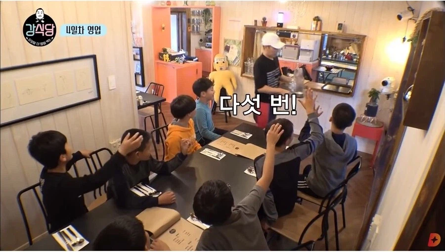 씨름 후배를 대하는 강호동_9.webp