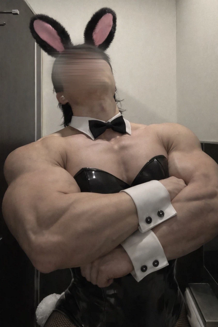 먹잇감을 절대 놓치지 않겠다는 바니_1.webp