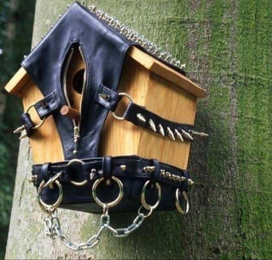 이봐 친구 잘못 찾아온거같군 가죽새 클럽은 두 블럭 아래야_1.webp