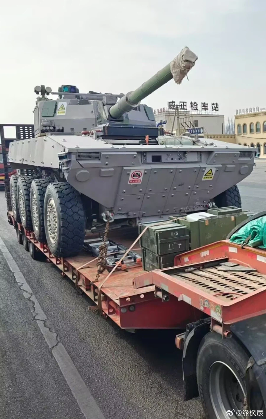 중국군 불명의 신규 105mm 무인전투차량(?) 포착_2.webp