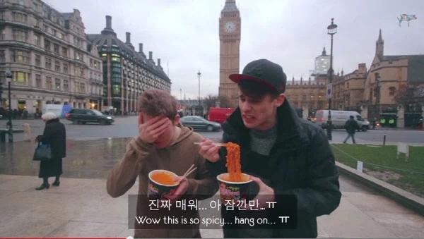 불닭볶음면 먹방하는 외국인_1.webp