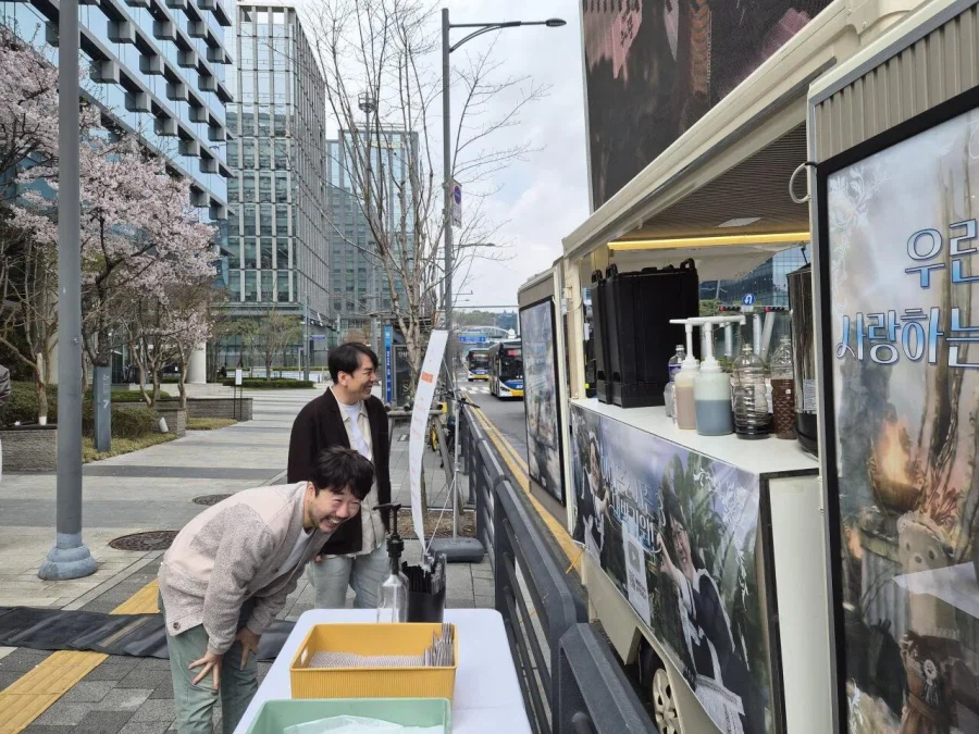 창립이래 첫 커피트럭을 받은 NC_3.webp