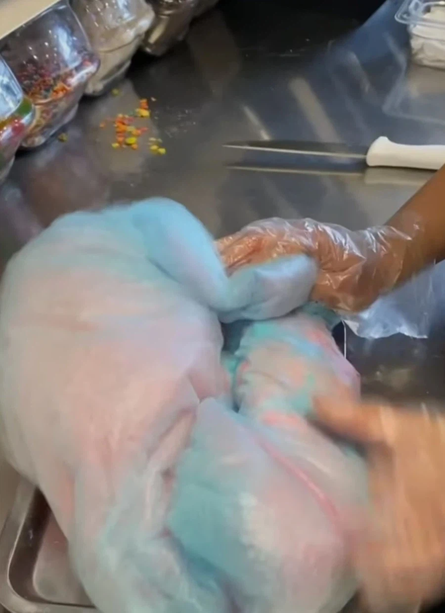 미국놈들이 솜사탕 먹는 법_4.webp