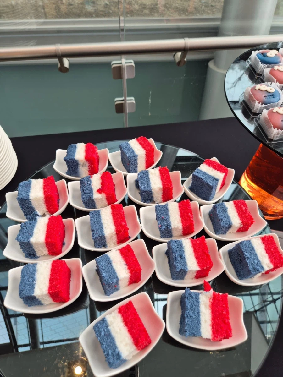 마크롱 프랑스 대통령 방한행사때 나온 삼색 설기떡.jpg_1.webp