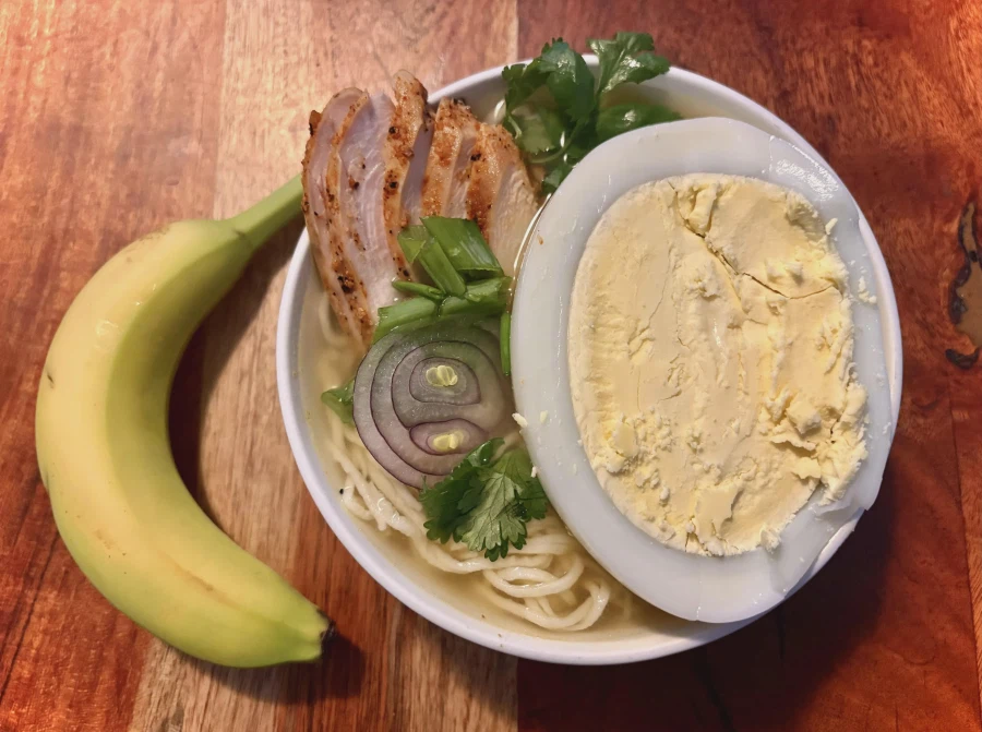 라멘을 시켰는데 계란이 조금 크다_1.webp