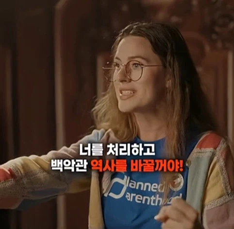 히틀러를 죽이러온 시간여행자_4.webp