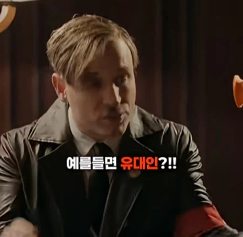 히틀러를 죽이러온 시간여행자_16.webp