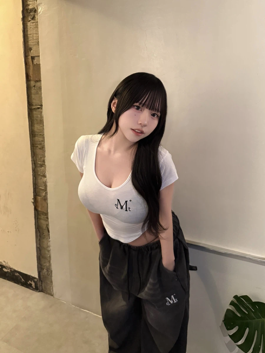 안벗어도 굉장한눈나_10.webp