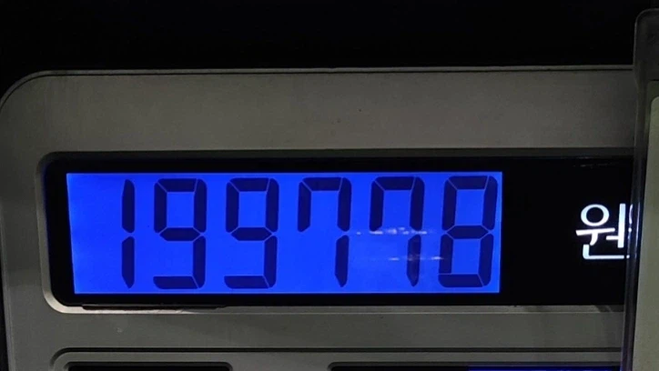 이 음탕한* 얼마나 천박하게 먹는거냐고ww_1.webp