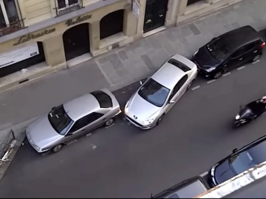 평행주차 이 정도 하려면 운전 오래해도 어려움?_1.webp