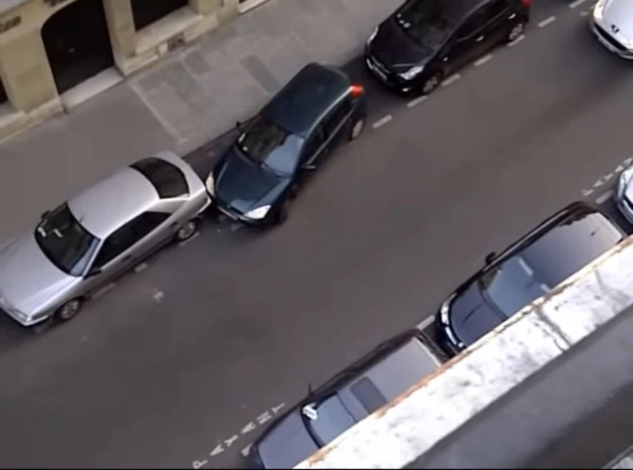 평행주차 이 정도 하려면 운전 오래해도 어려움?_3.webp