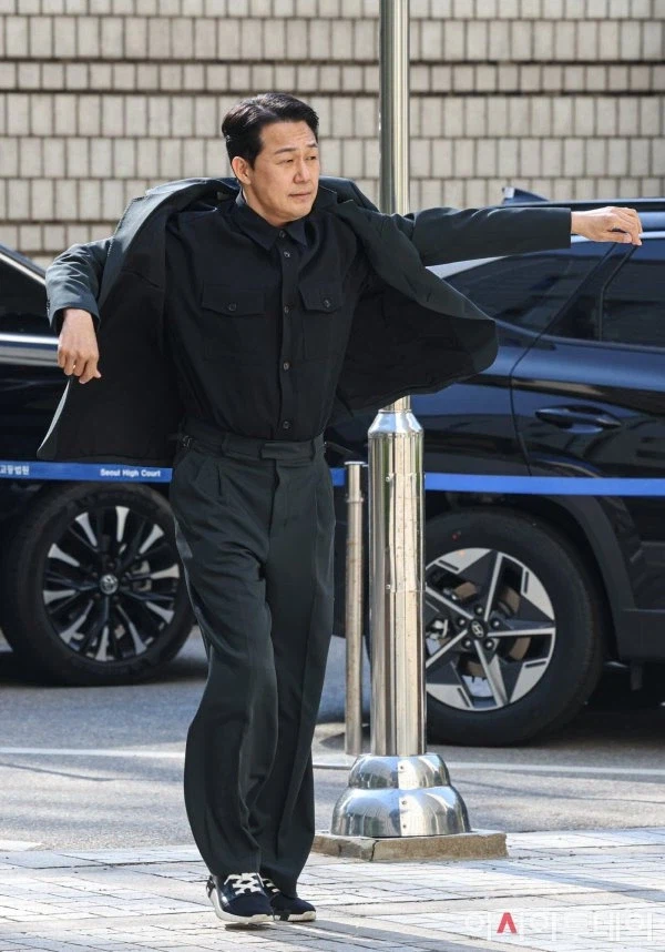 박성웅 법원 증인 출석 사진_1.webp