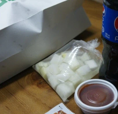 치킨무국물 먹는사람들은.._1.webp