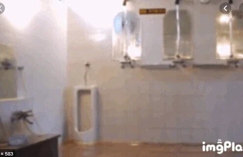 옛날 목욕탕의 잘자주스 디스펜서_1.webp