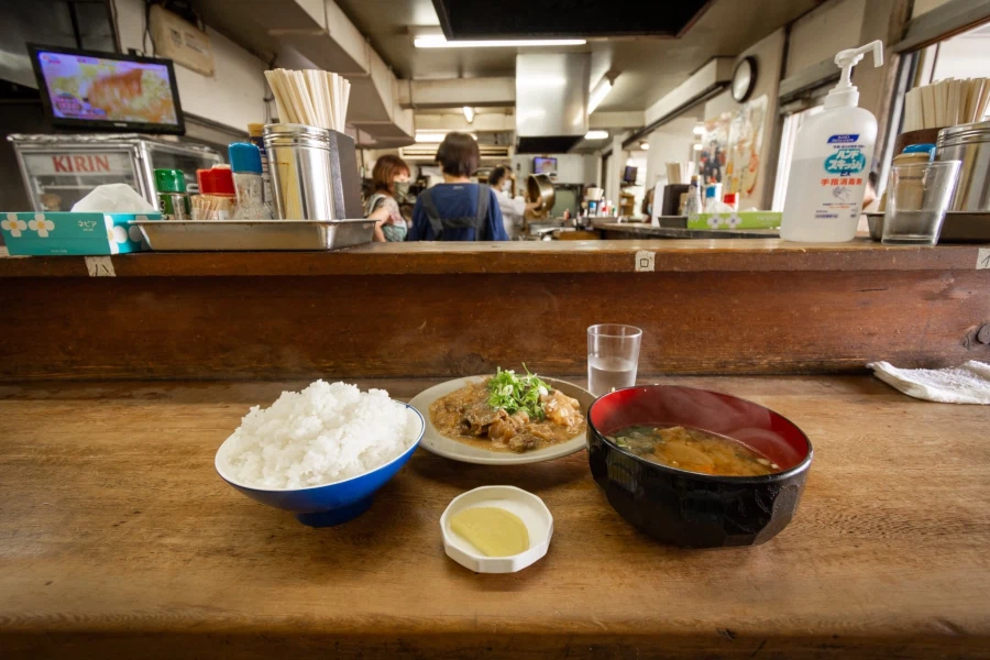 일본, 폐허 분위기 물씬나는 휴게소의 음식점_4.webp