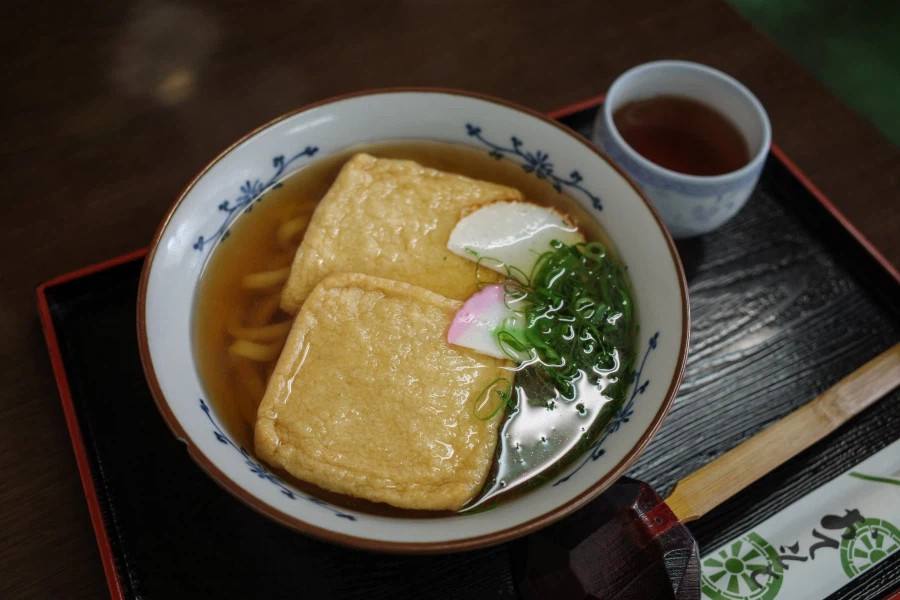 일본, 허름하고 오래된 가게의 키츠네 우동(유부우동) _4.webp