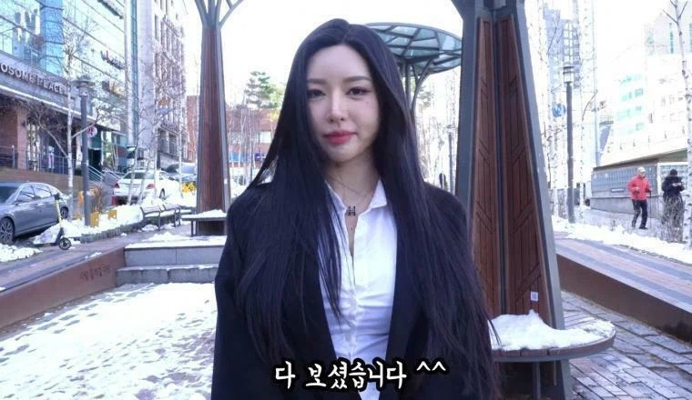 남자들이 다 쳐다본다는 누나_11.webp