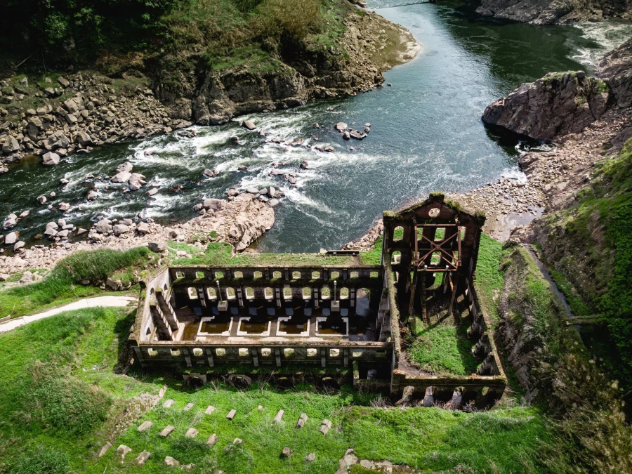 일본, 여름되면 나타나는 수몰 발전소 폐허_2.webp