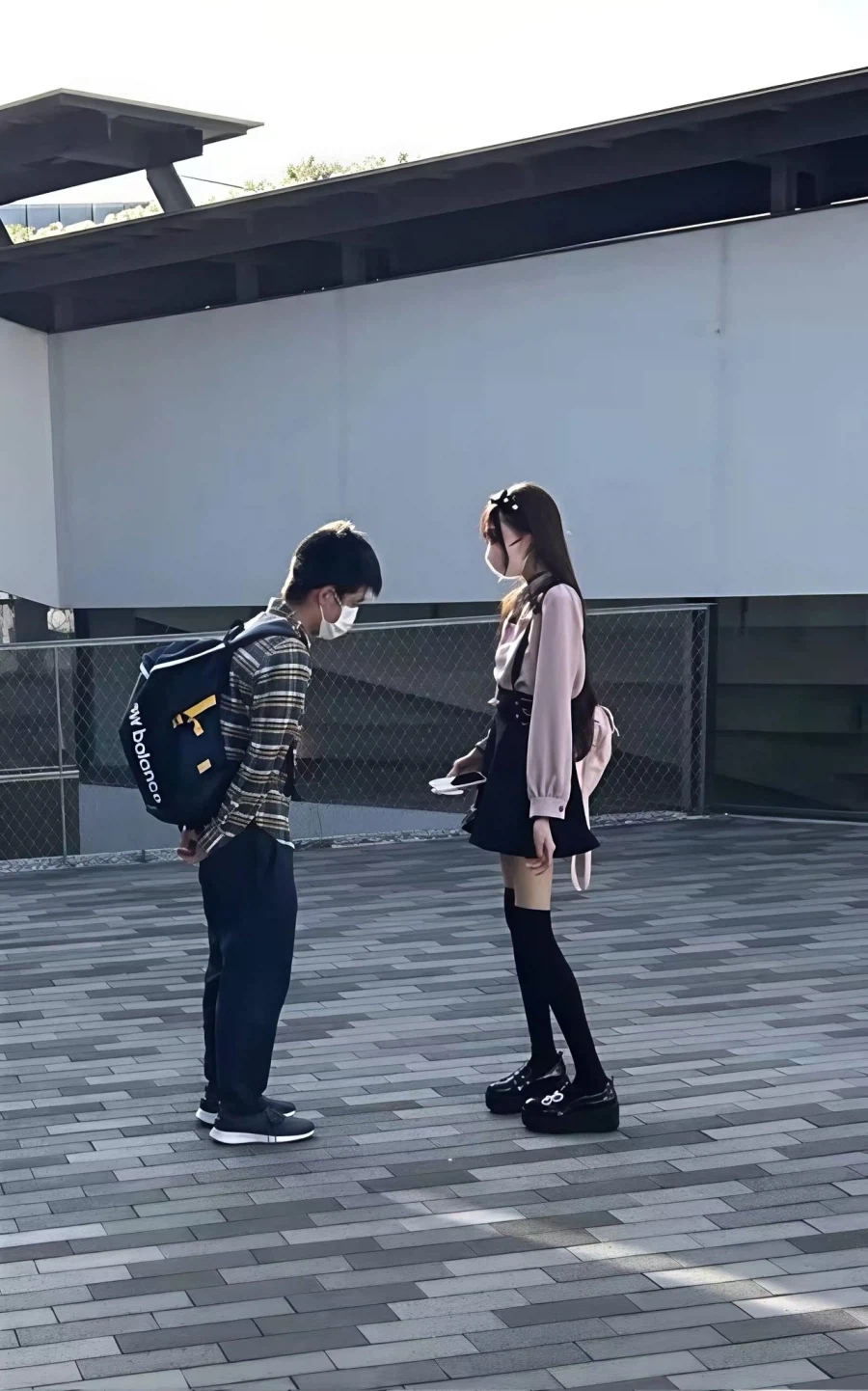 컴퓨터과의 두명의 남학생_1.webp