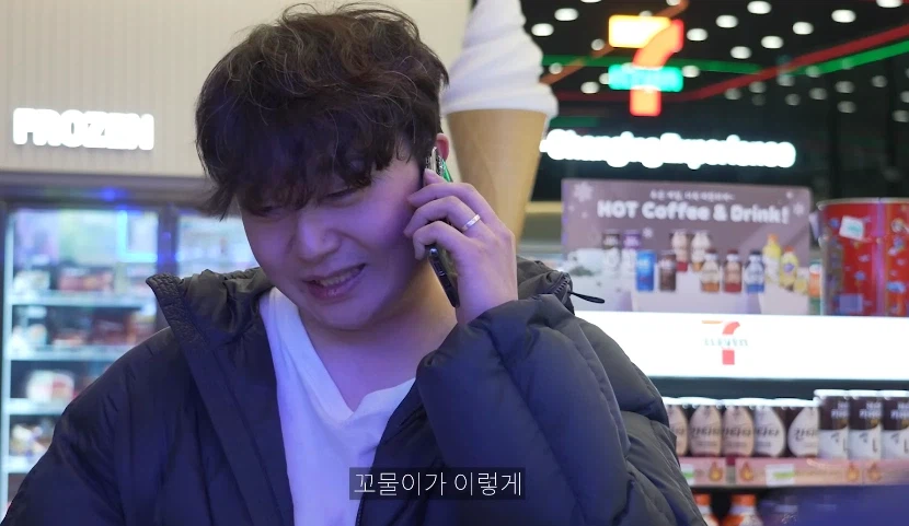 편의점에서 용과, 간장게장 찾는 손님_1.webp