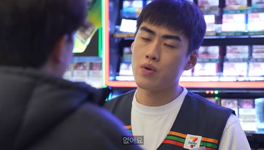 편의점에서 용과, 간장게장 찾는 손님_4.webp