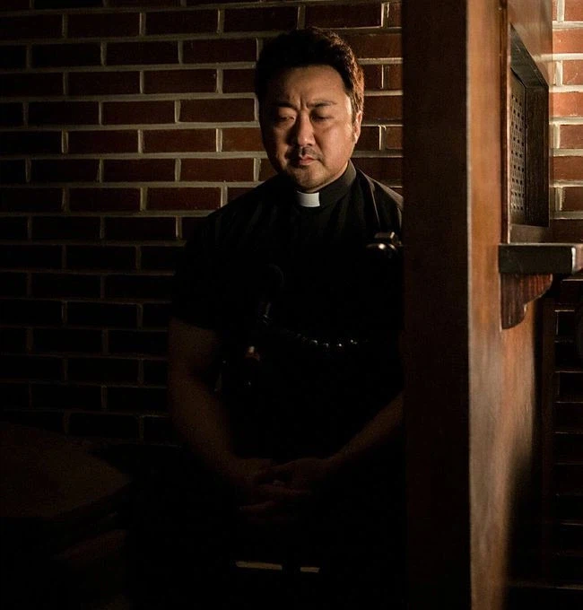 고해성사 들어주는 신부님_1.webp