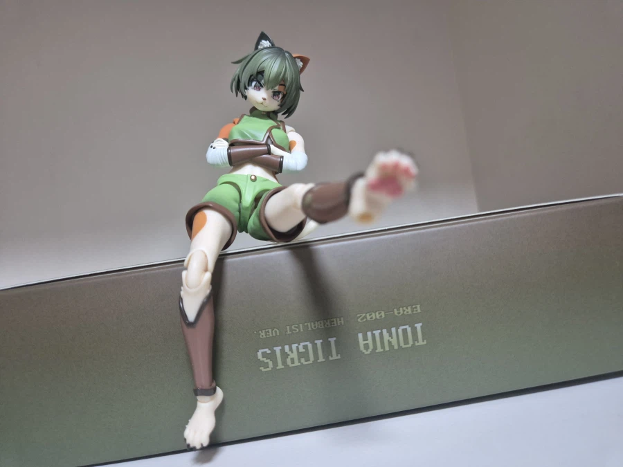 피규어 주문한거 왔다_2.webp