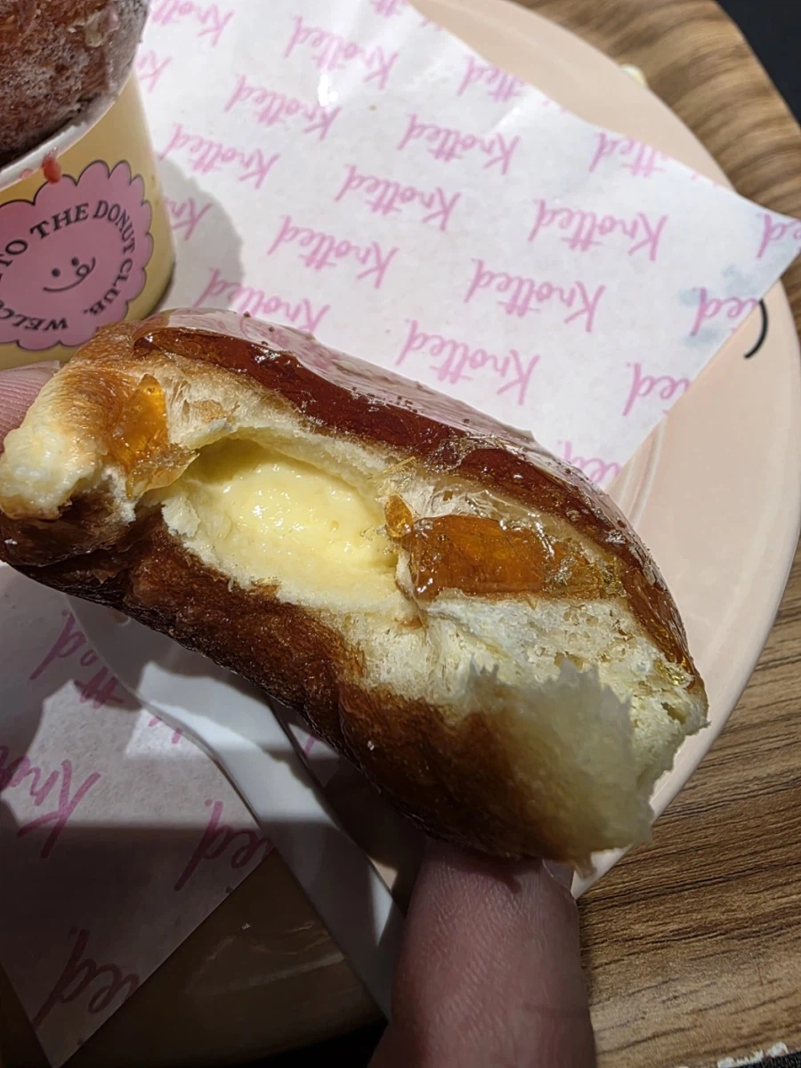 크림브륄레 도넛_1.webp